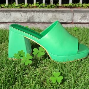 'VALDAS' Green Open Toe Slide Sz 9